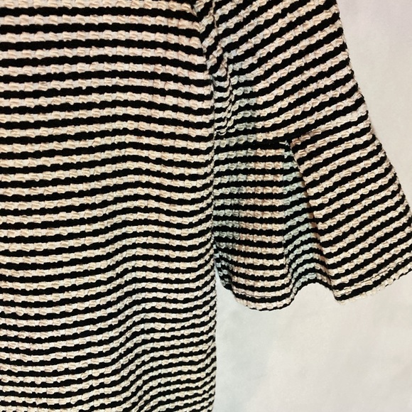 GREEN ENVELOPE black white stripe flare sleeve top M - Picture 3 of 10